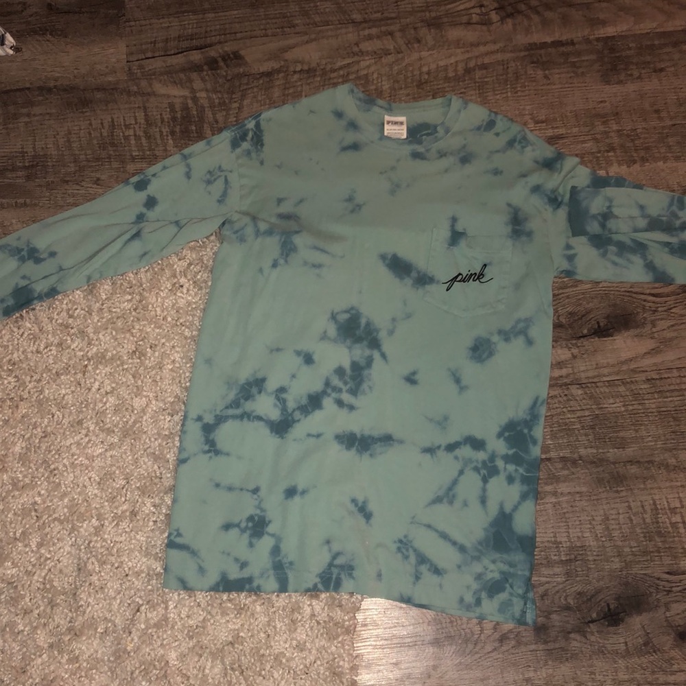 VS Pink long sleeve tee